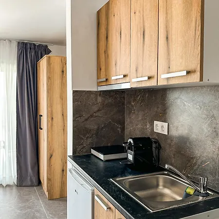 Deos نيوي بوروي